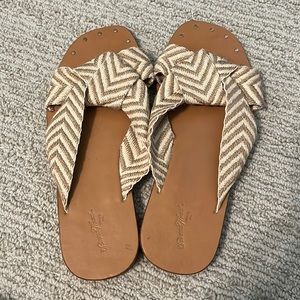 Universal Thread Size 8 Sandals